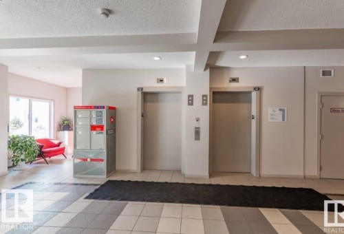 211 1820 Rutherford Road, Edmonton, AB - Indoor Photo Showing Other Room