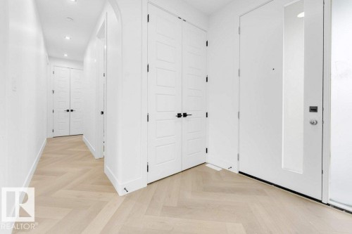 16840 33 Avenue, Edmonton, AB - Indoor Photo Showing Other Room