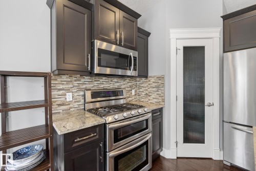 1519 Chapman Way, Edmonton, AB - Indoor Photo Showing Kitchen With Upgraded Kitchen