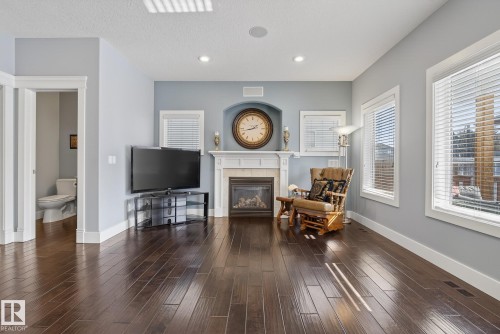 1519 Chapman Way, Edmonton, AB - Indoor Photo Showing Living Room With Fireplace