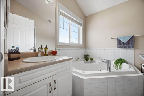 62 Pointe, Beaumont, AB - Indoor Photo Showing Bathroom