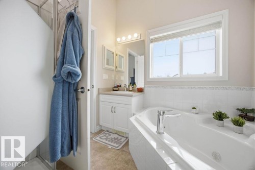 62 Pointe, Beaumont, AB - Indoor Photo Showing Bathroom