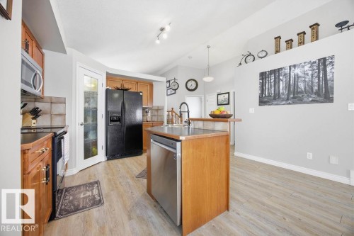 62 Pointe, Beaumont, AB - Indoor Photo Showing Kitchen