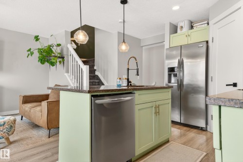 48 Sierra Wynd, Fort Saskatchewan, AB - Indoor Photo Showing Kitchen