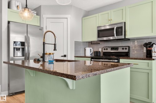 48 Sierra Wynd, Fort Saskatchewan, AB - Indoor Photo Showing Kitchen With Upgraded Kitchen