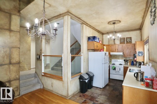 2 8325 Rowland Road, Edmonton, AB - Indoor Photo Showing Kitchen