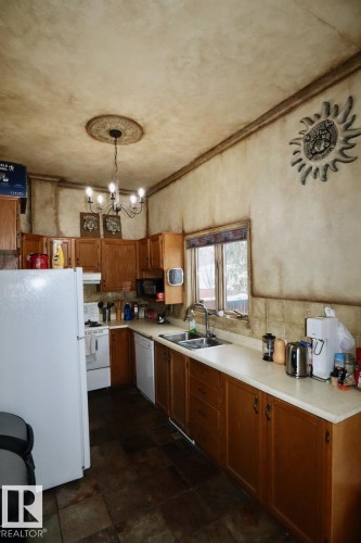 2 8325 Rowland Road, Edmonton, AB - Indoor Photo Showing Kitchen With Double Sink