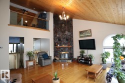 2 8325 ROWLAND Road  Edmonton, AB T6A 3Y4