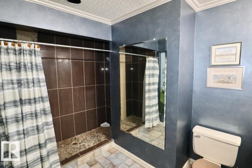 2 8325 Rowland Road, Edmonton, AB - Indoor Photo Showing Bathroom