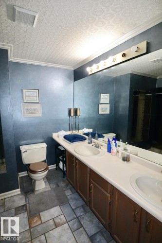 2 8325 Rowland Road, Edmonton, AB - Indoor Photo Showing Bathroom