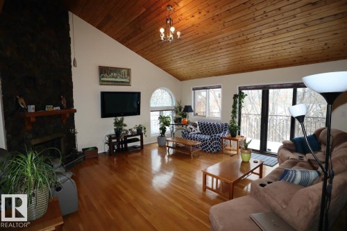 2 8325 Rowland Road, Edmonton, AB - Indoor Photo Showing Living Room
