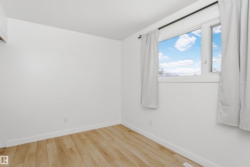 Spare room featuring light wood-type flooring and baseboards - 13520 113A Street, Edmonton, AB - Indoor Photo Showing Other Room