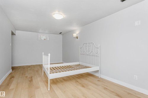 Unfurnished room featuring light wood-style flooring and baseboards - 13520 113A Street, Edmonton, AB - Indoor Photo Showing Other Room