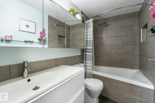 3859 85 Street, Edmonton, AB - Indoor Photo Showing Bathroom