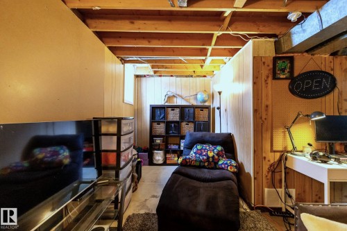 3859 85 Street, Edmonton, AB - Indoor