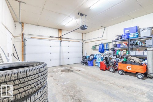 4808 52 Avenue, Thorsby, AB - Indoor Photo Showing Garage