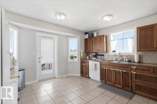 4808 52 Avenue, Thorsby, AB - Indoor Photo Showing Kitchen