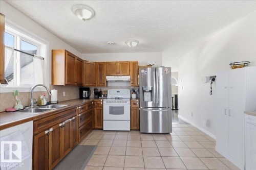 4808 52 Avenue, Thorsby, AB - Indoor Photo Showing Kitchen With Double Sink