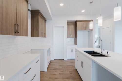 358 Bluff Cove, Leduc, AB - Indoor Photo Showing Kitchen With Double Sink With Upgraded Kitchen