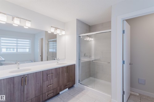 358 Bluff Cove, Leduc, AB - Indoor Photo Showing Bathroom