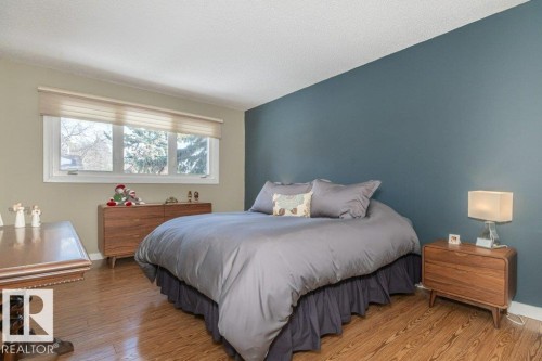 88 Hearthstone Nw, Edmonton, AB - Indoor Photo Showing Bedroom