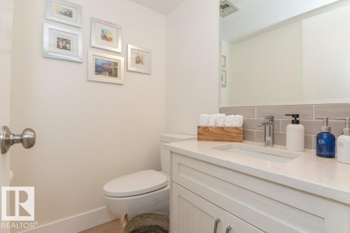 2 pce - 88 Hearthstone Nw, Edmonton, AB - Indoor Photo Showing Bathroom