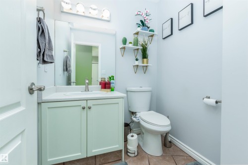 330 Huffman Crescent, Edmonton, AB - Indoor Photo Showing Bathroom