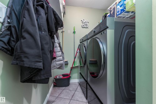 330 Huffman Crescent, Edmonton, AB - Indoor Photo Showing Laundry Room
