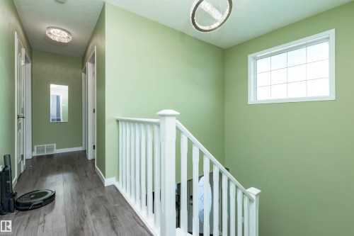 330 Huffman Crescent, Edmonton, AB - Indoor Photo Showing Other Room