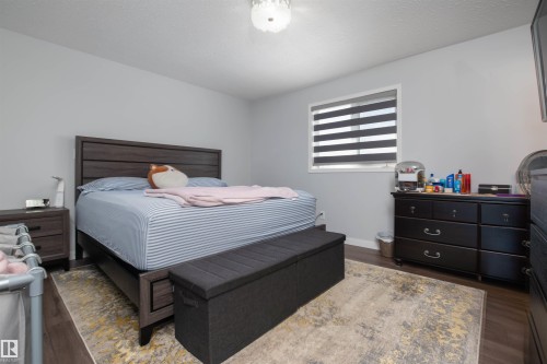330 Huffman Crescent, Edmonton, AB - Indoor Photo Showing Bedroom