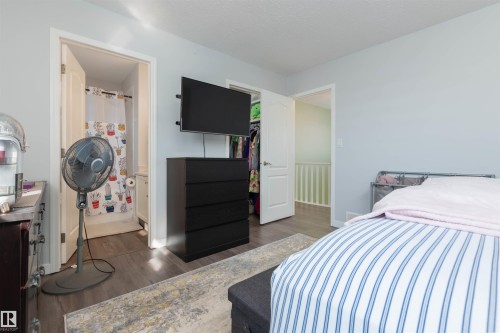 330 Huffman Crescent, Edmonton, AB - Indoor Photo Showing Bedroom