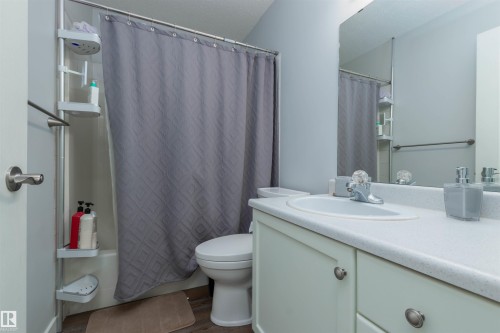 330 Huffman Crescent, Edmonton, AB - Indoor Photo Showing Bathroom