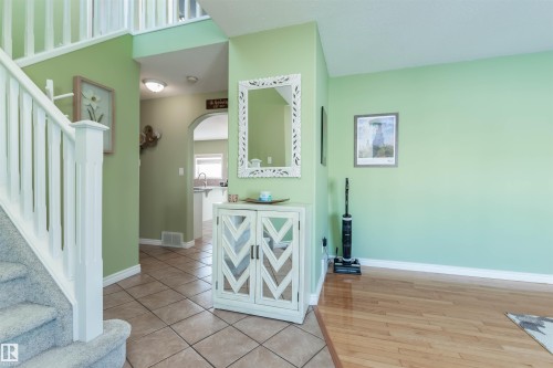 330 Huffman Crescent, Edmonton, AB - Indoor Photo Showing Other Room