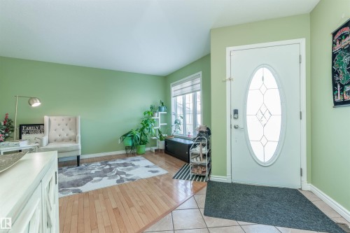 330 Huffman Crescent, Edmonton, AB - Indoor Photo Showing Other Room