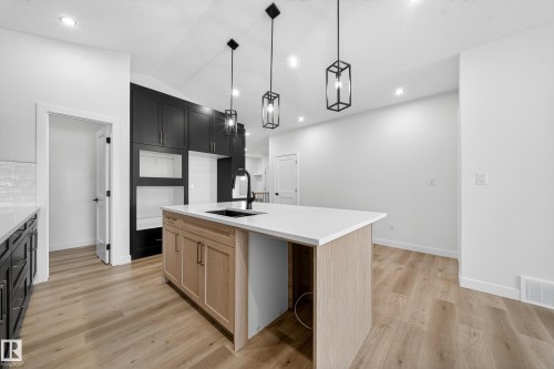 3325 Chickadee Drive, Edmonton, AB - Indoor Photo Showing Kitchen With Upgraded Kitchen