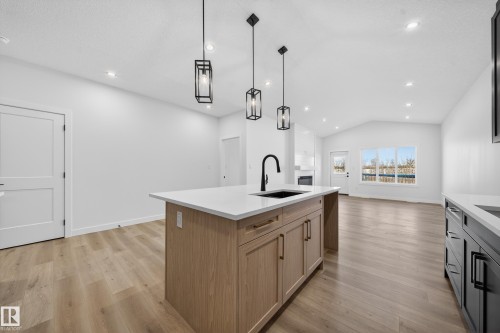 3325 Chickadee Drive, Edmonton, AB - Indoor Photo Showing Kitchen With Upgraded Kitchen