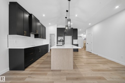 3325 Chickadee Drive, Edmonton, AB - Indoor Photo Showing Kitchen