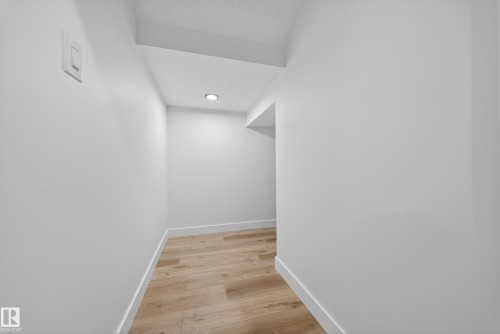 3325 Chickadee Drive, Edmonton, AB - Indoor