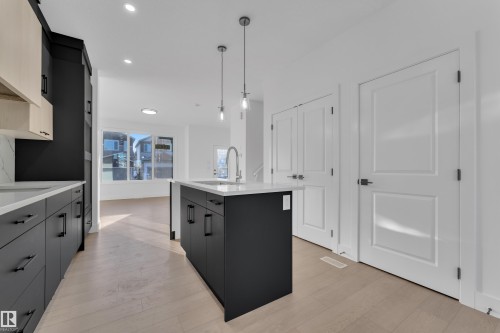 283 Munn Way, Leduc, AB - Indoor Photo Showing Kitchen