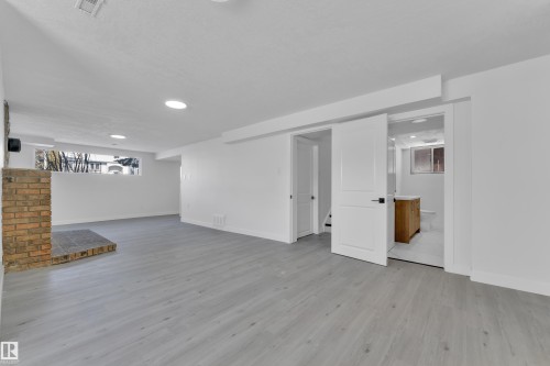 Basement with light wood-style floors and baseboards - 8635 33 Avenue, Edmonton, AB - Indoor Photo Showing Other Room