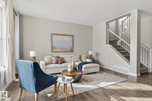 22921 94A Avenue, Edmonton, AB - Indoor Photo Showing Living Room