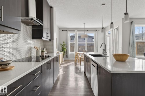 22921 94A Avenue, Edmonton, AB - Indoor Photo Showing Kitchen With Upgraded Kitchen