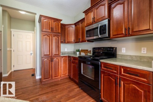 11546 11 Avenue, Edmonton, AB - Indoor Photo Showing Kitchen