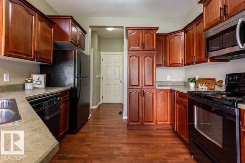 11546 11 Avenue, Edmonton, AB - Indoor Photo Showing Kitchen
