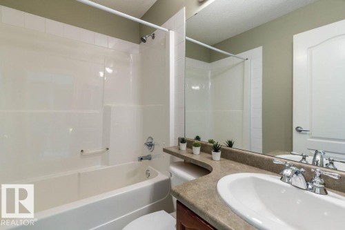 11546 11 Avenue, Edmonton, AB - Indoor Photo Showing Bathroom