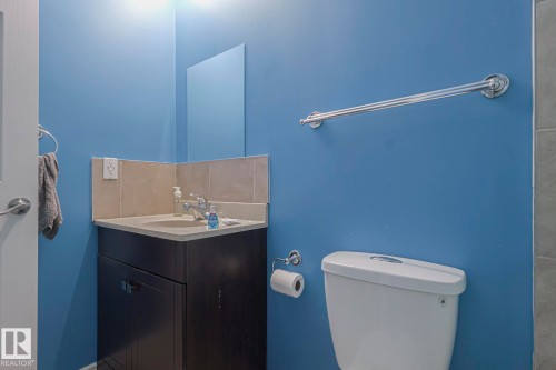 Bathroom with vanity and backsplash - 21971 91 Avenue Nw, Edmonton, AB - Indoor Photo Showing Bathroom