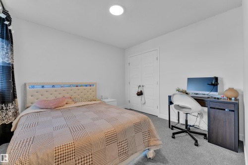 196 Edgewater Circle, Leduc, AB - Indoor Photo Showing Bedroom