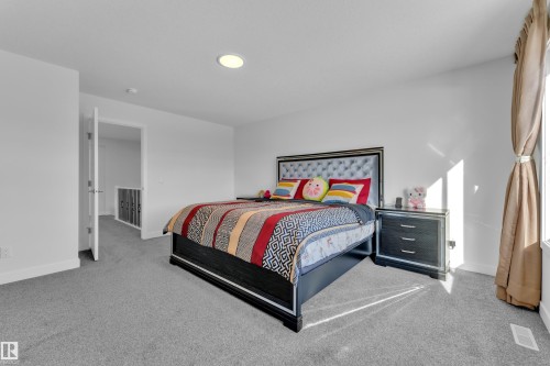 196 Edgewater Circle, Leduc, AB - Indoor Photo Showing Bedroom