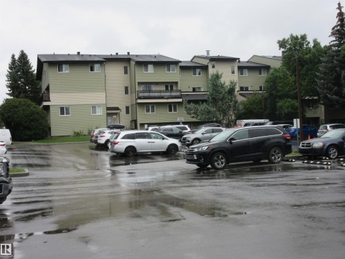 View of uncovered parking lot - # 3 13450 Fort Road, Edmonton, AB - Outdoor