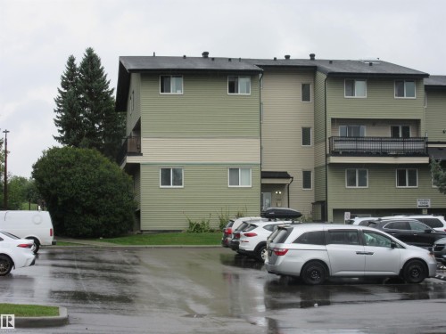 View of building exterior with uncovered parking - # 3 13450 Fort Road, Edmonton, AB - Outdoor